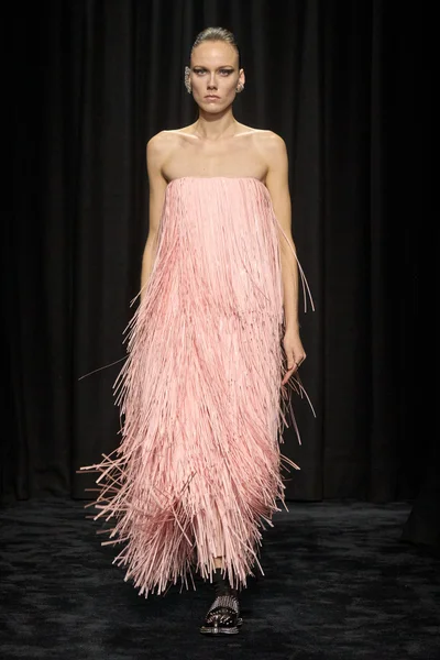 Look 7